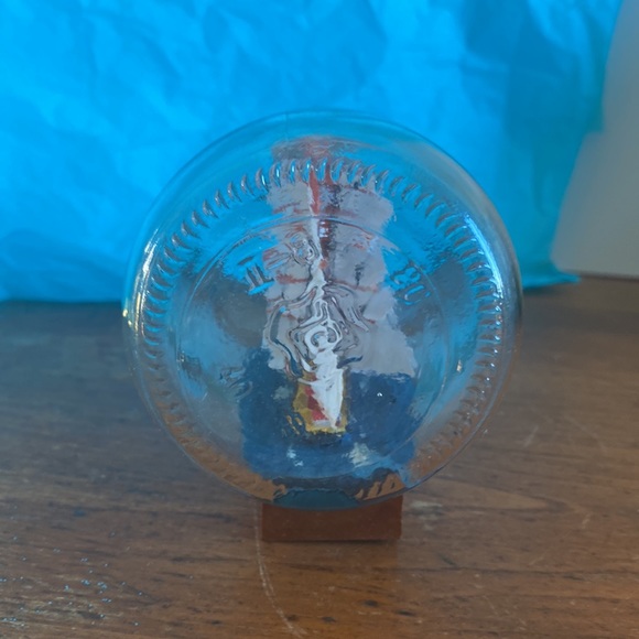 Vintage schooner “ship” a bottle with wood tan cap and base - Picture 4 of 10